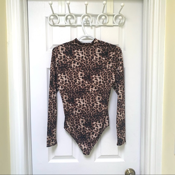 Mock Neck Leopard Print Bodysuit - Picture 2 of 3